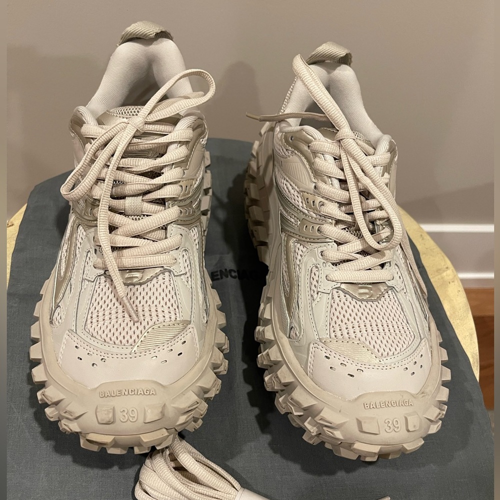 WOMEN'S BOUNCER SNEAKER IN BEIGE